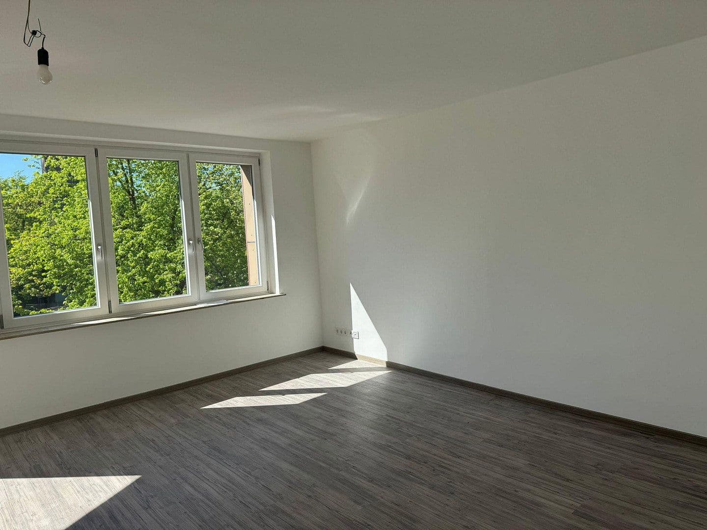 Pronájem bytu 4+1 120 m², Dellstraße 1a, Duisburg, Severní Porýní-Vestfálsko Pronájem bytu 4+1 120 m², Dellstraße 1a, Duisburg, Severní Porýní-Vestfálsko