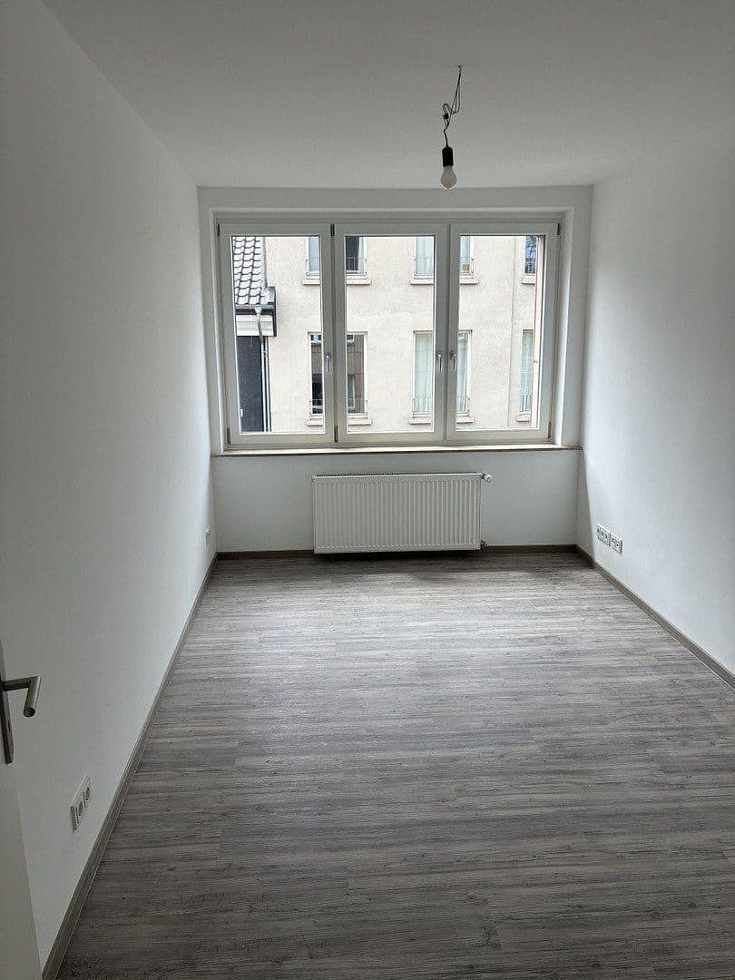 Pronájem bytu 4+1 120 m², Dellstraße 1a, Duisburg, Severní Porýní-Vestfálsko Pronájem bytu 4+1 120 m², Dellstraße 1a, Duisburg, Severní Porýní-Vestfálsko