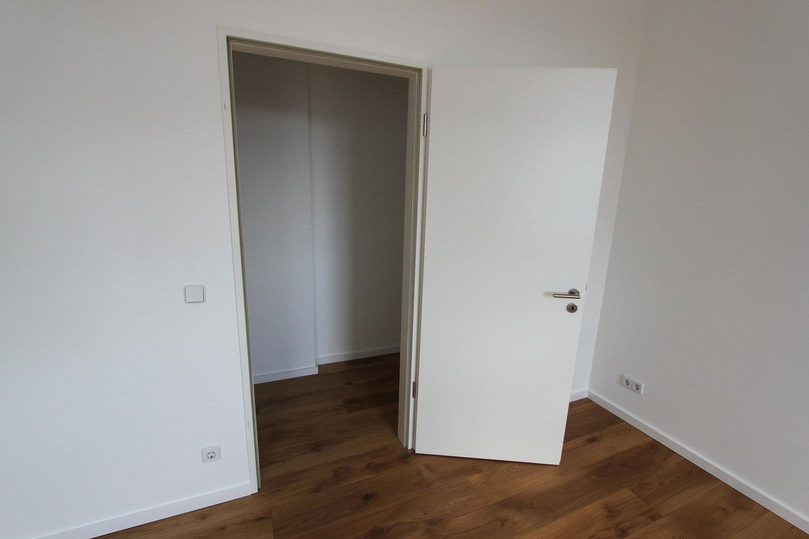 Prodej bytu 5+1 156 m², Neue Bahnhofstr. 2, Berlin, Berlín Prodej bytu 5+1 156 m², Neue Bahnhofstr. 2, Berlin, Berlín