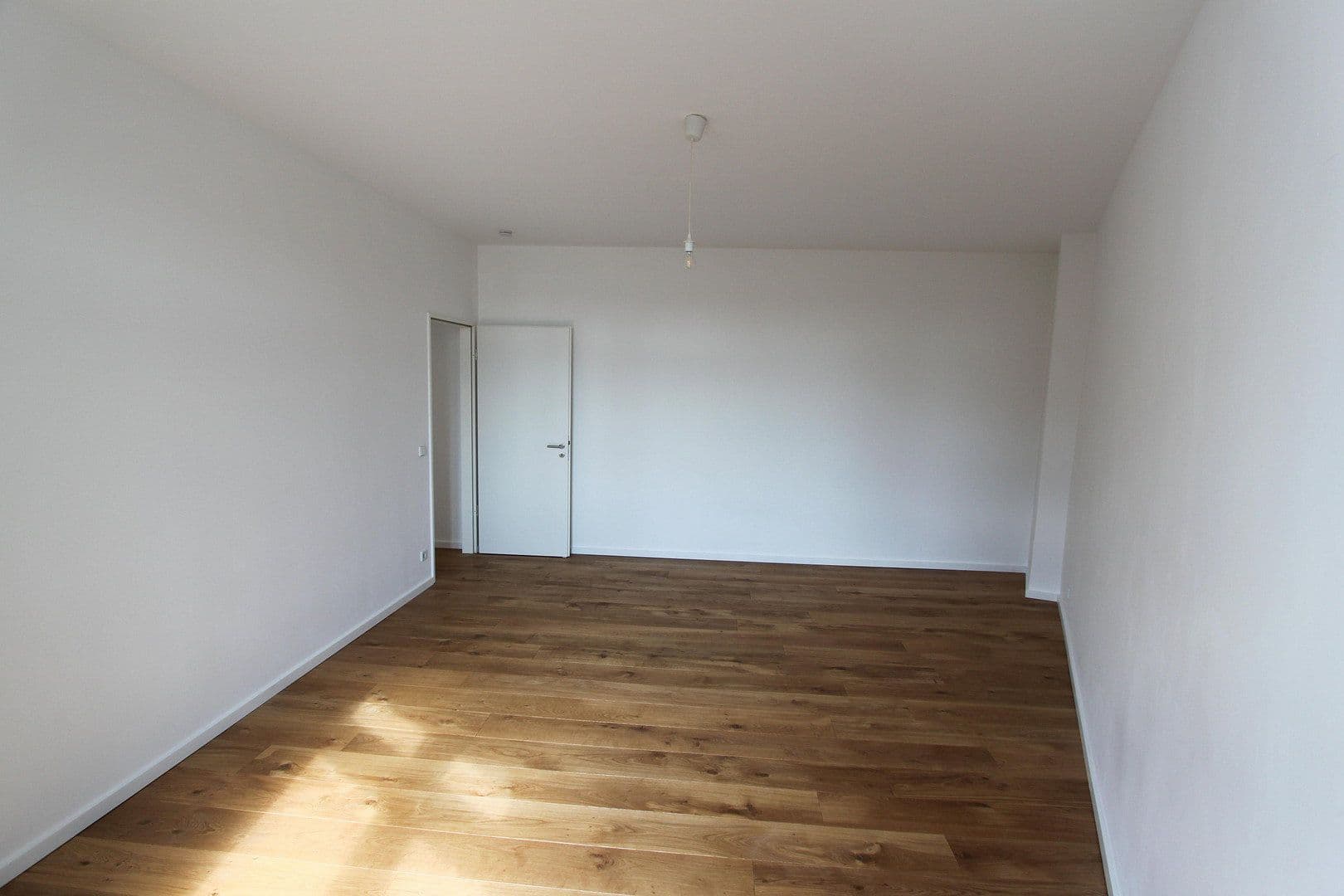 Prodej bytu 5+1 156 m², Neue Bahnhofstr. 2, Berlin, Berlín Prodej bytu 5+1 156 m², Neue Bahnhofstr. 2, Berlin, Berlín