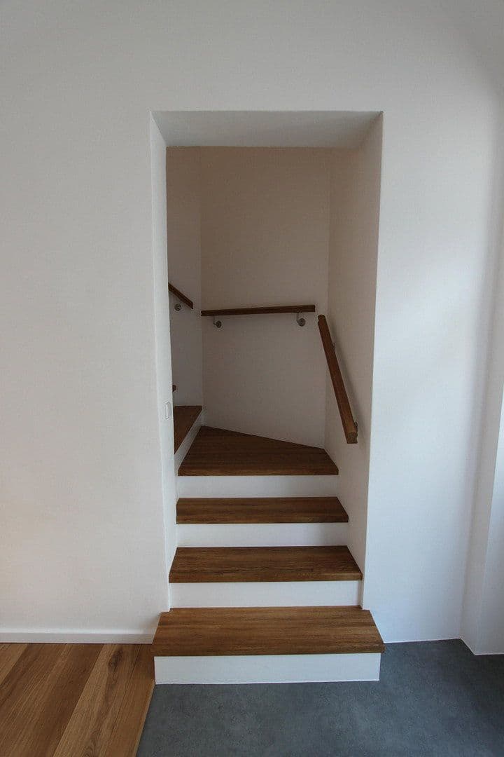 Prodej bytu 5+1 156 m², Neue Bahnhofstr. 2, Berlin, Berlín Prodej bytu 5+1 156 m², Neue Bahnhofstr. 2, Berlin, Berlín