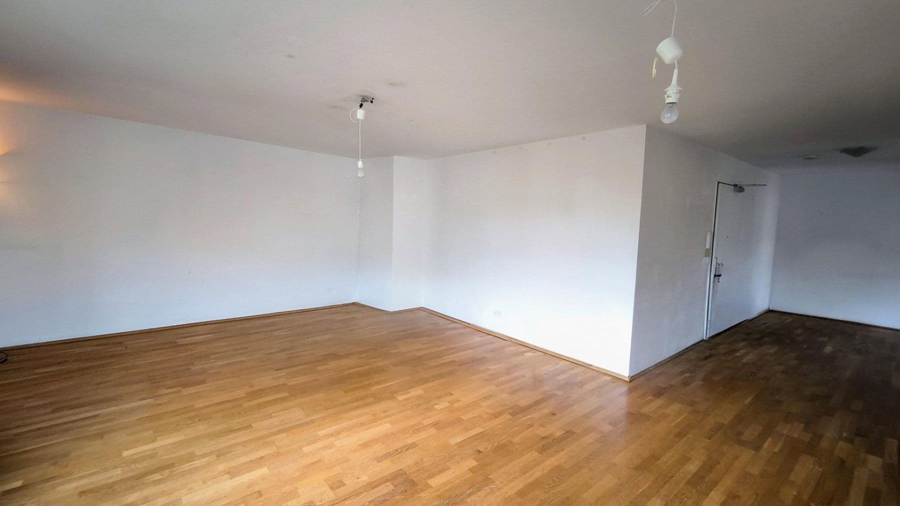 Prodej bytu 3+1 86 m², Eisnergutbogen 35, München, Bavorsko Prodej bytu 3+1 86 m², Eisnergutbogen 35, München, Bavorsko