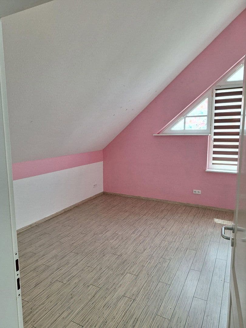Prodej domu 175 m², pozemek 757 m², Krokusweg 1, Münsingen, Bádensko-Württembersko Prodej domu 175 m², pozemek 757 m², Krokusweg 1, Münsingen, Bádensko-Württembersko