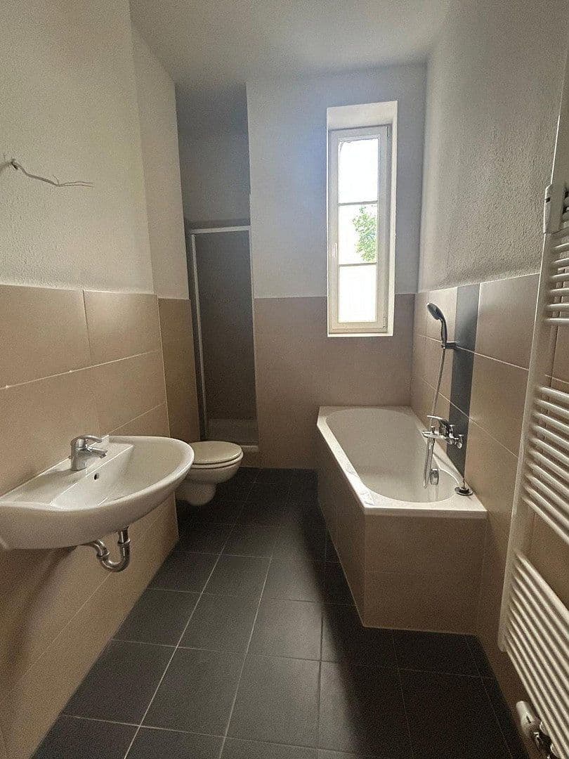 Pronájem bytu 4+1 103 m², Paracelsusstraße 2c, Halle, Sasko-Anhaltsko Pronájem bytu 4+1 103 m², Paracelsusstraße 2c, Halle, Sasko-Anhaltsko