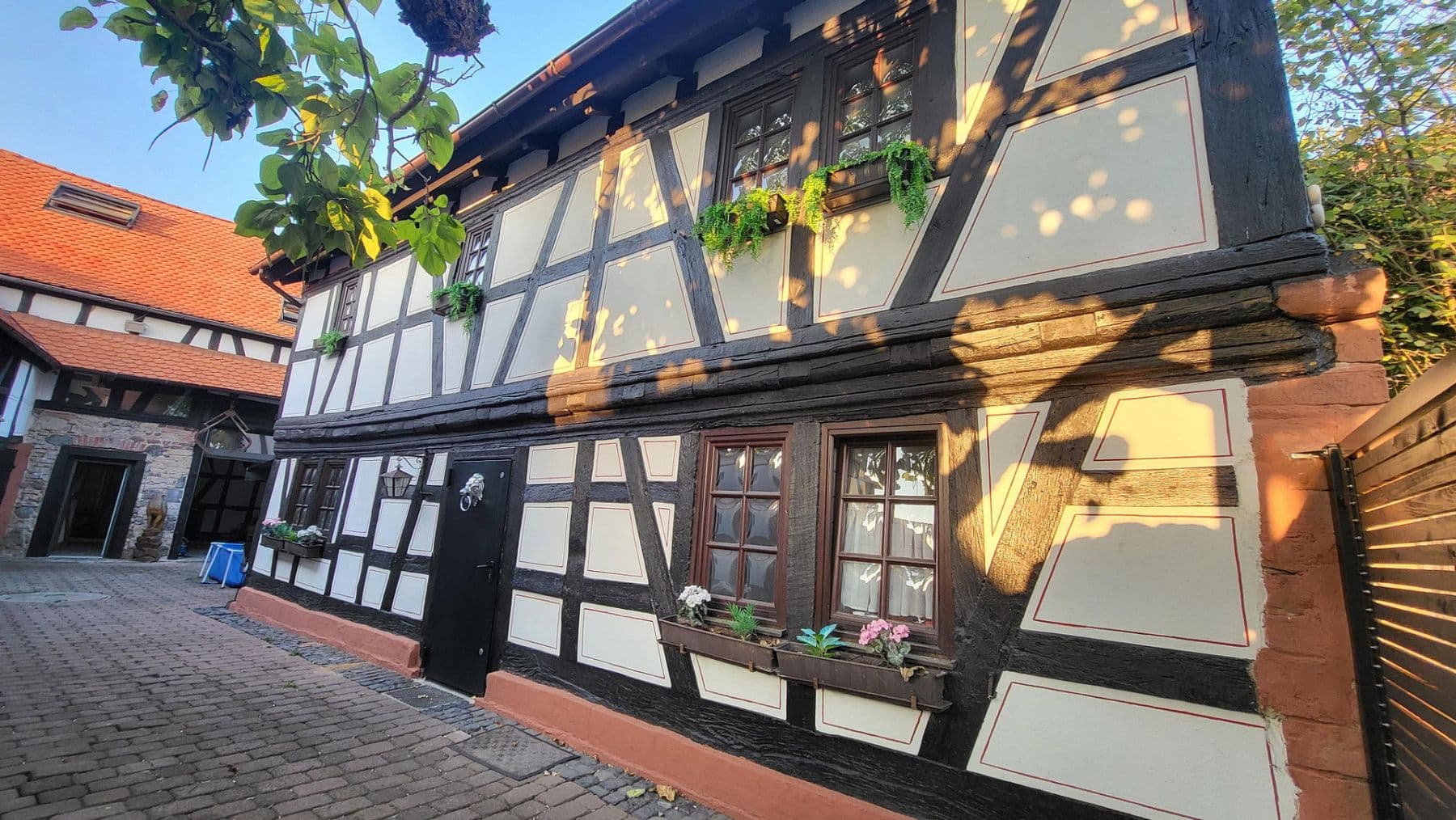 Prodej domu 280 m², pozemek 379 m², Rodenbach, Hessen Prodej domu 280 m², pozemek 379 m², Rodenbach, Hessen
