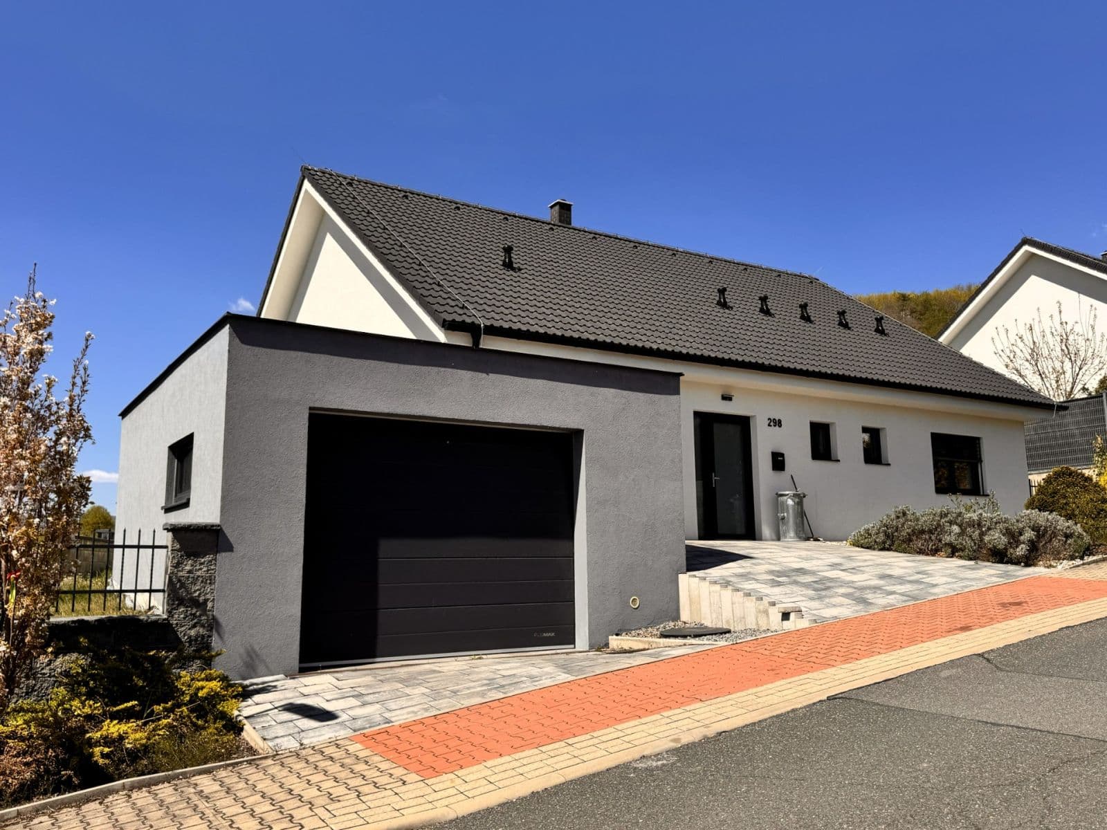Prodej domu 160 m², pozemek 642 m², Akátová, Králův Dvůr, Středočeský kraj Prodej domu 160 m², pozemek 642 m², Akátová, Králův Dvůr, Středočeský kraj