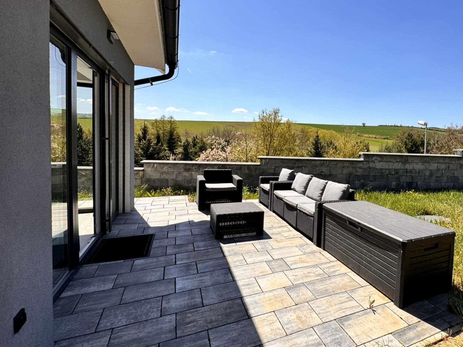 Prodej domu 160 m², pozemek 642 m², Akátová, Králův Dvůr, Středočeský kraj Prodej domu 160 m², pozemek 642 m², Akátová, Králův Dvůr, Středočeský kraj