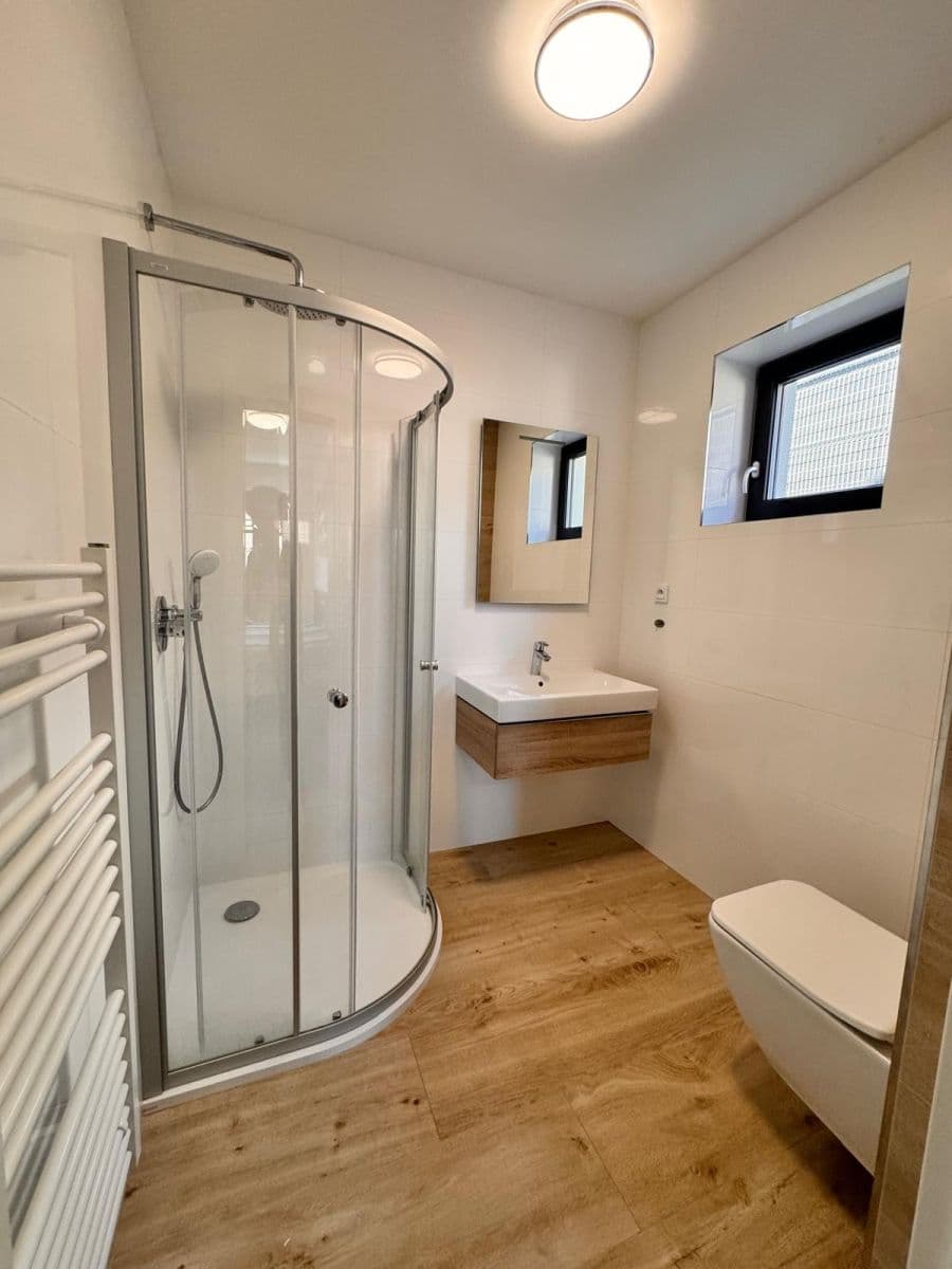 Prodej domu 160 m², pozemek 642 m², Akátová, Králův Dvůr, Středočeský kraj Prodej domu 160 m², pozemek 642 m², Akátová, Králův Dvůr, Středočeský kraj
