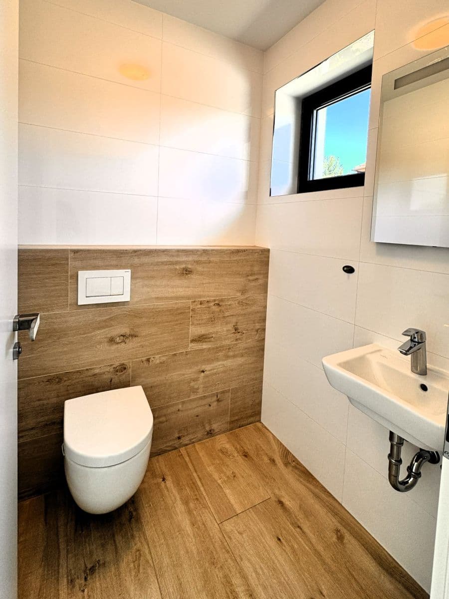 Prodej domu 160 m², pozemek 642 m², Akátová, Králův Dvůr, Středočeský kraj Prodej domu 160 m², pozemek 642 m², Akátová, Králův Dvůr, Středočeský kraj