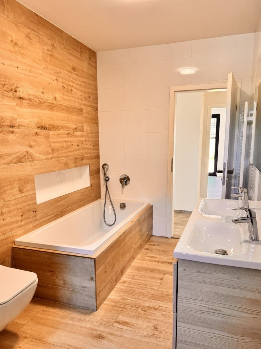 Prodej domu 160 m², pozemek 642 m², Akátová, Králův Dvůr, Středočeský kraj Prodej domu 160 m², pozemek 642 m², Akátová, Králův Dvůr, Středočeský kraj