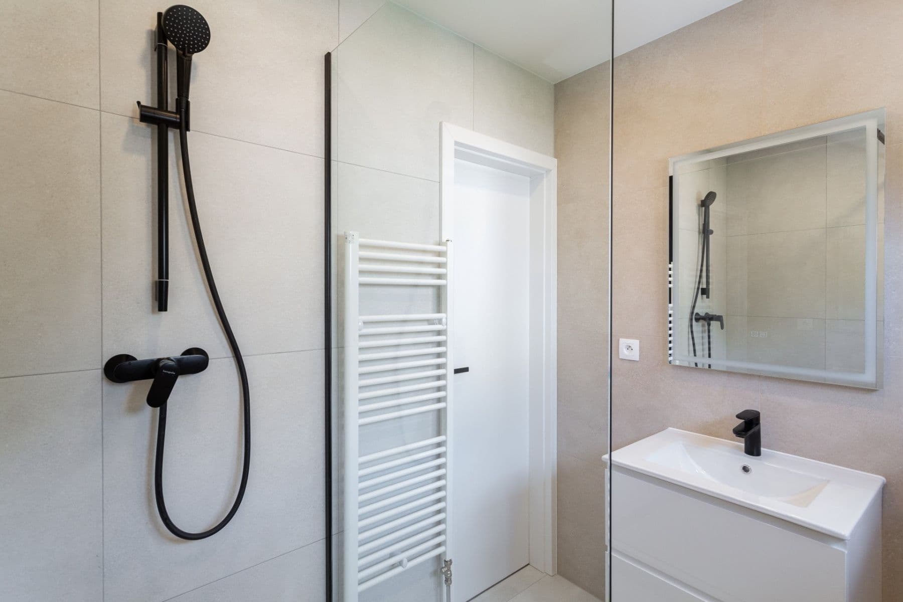 Prodej domu 150 m², pozemek 143 m², Slunečnicová, Praha, Praha Prodej domu 150 m², pozemek 143 m², Slunečnicová, Praha, Praha