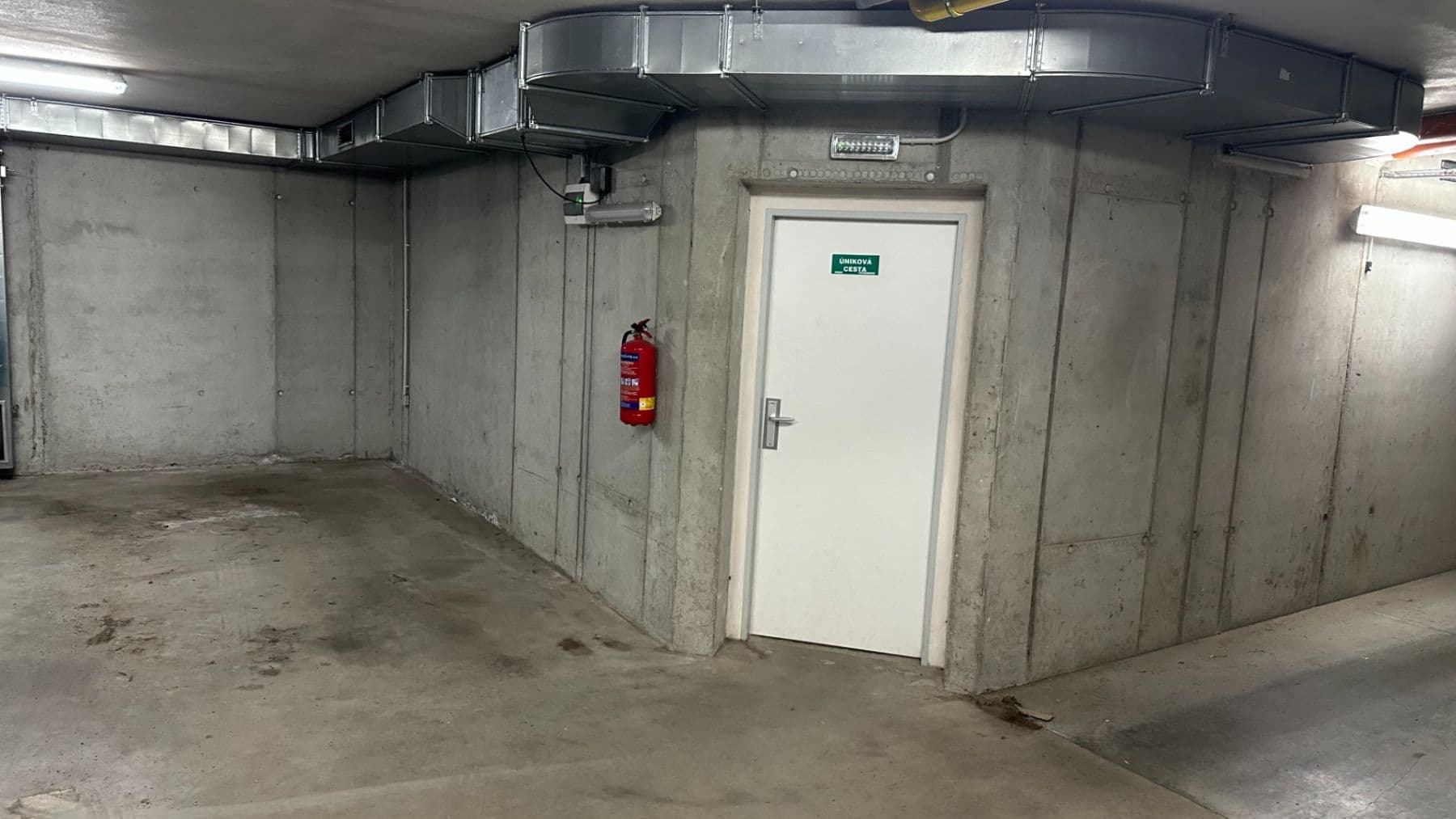 Pronájem garáže 14 m², Královopolská, Brno, Jihomoravský kraj Pronájem garáže 14 m², Královopolská, Brno, Jihomoravský kraj