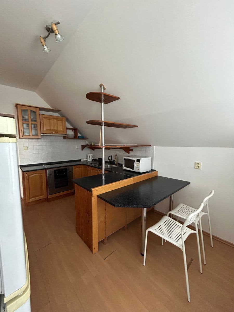 Pronájem bytu 1+1 45 m², Budovateľská, Stupava, Bratislavský kraj Pronájem bytu 1+1 45 m², Budovateľská, Stupava, Bratislavský kraj