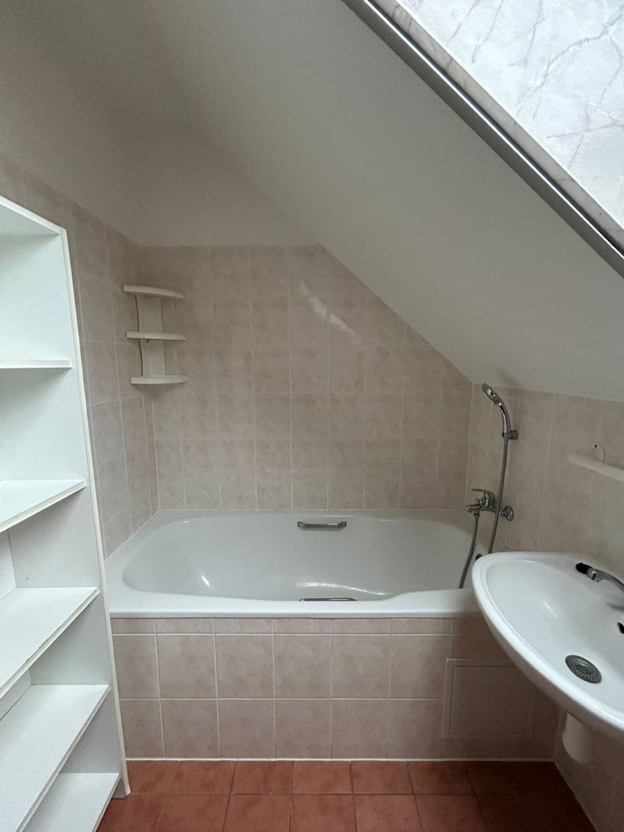 Pronájem bytu 1+1 45 m², Budovateľská, Stupava, Bratislavský kraj Pronájem bytu 1+1 45 m², Budovateľská, Stupava, Bratislavský kraj
