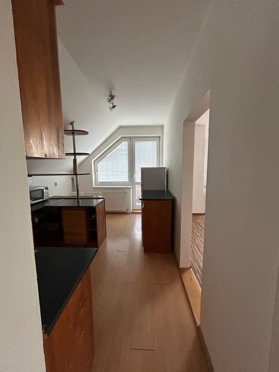 Pronájem bytu 1+1 45 m², Budovateľská, Stupava, Bratislavský kraj Pronájem bytu 1+1 45 m², Budovateľská, Stupava, Bratislavský kraj