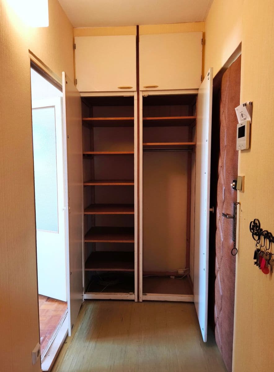 Prodej bytu 3+1 69 m², Sadová, Hodonín, Jihomoravský kraj Prodej bytu 3+1 69 m², Sadová, Hodonín, Jihomoravský kraj