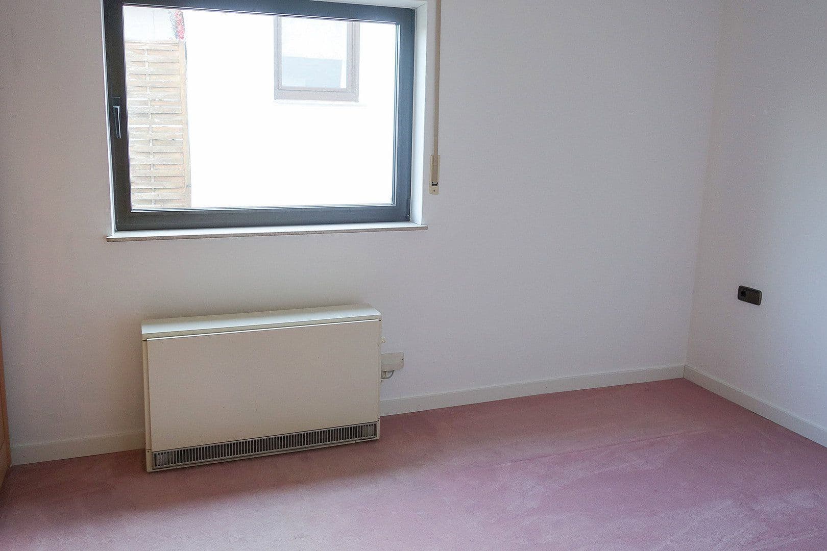 Prodej domu 133 m², pozemek 458 m², Stuttgart, Bádensko-Württembersko Prodej domu 133 m², pozemek 458 m², Stuttgart, Bádensko-Württembersko