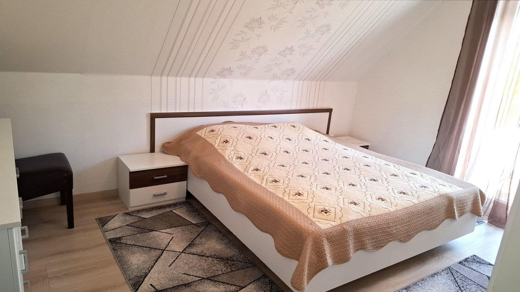 Prodej domu 126 m², pozemek 470 m², Barsinghausen, Dolní Sasko Prodej domu 126 m², pozemek 470 m², Barsinghausen, Dolní Sasko