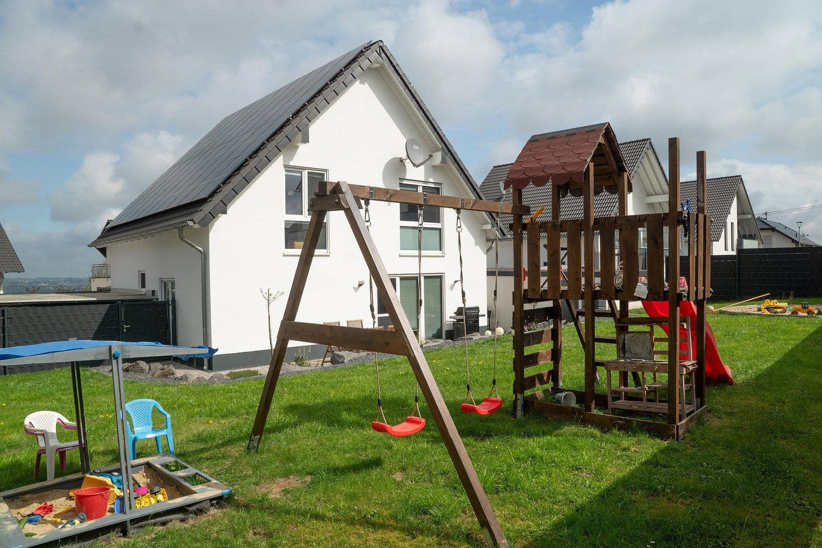 Prodej domu 160 m², pozemek 564 m², Neustadt (Wied), Porýní-Falc Prodej domu 160 m², pozemek 564 m², Neustadt (Wied), Porýní-Falc