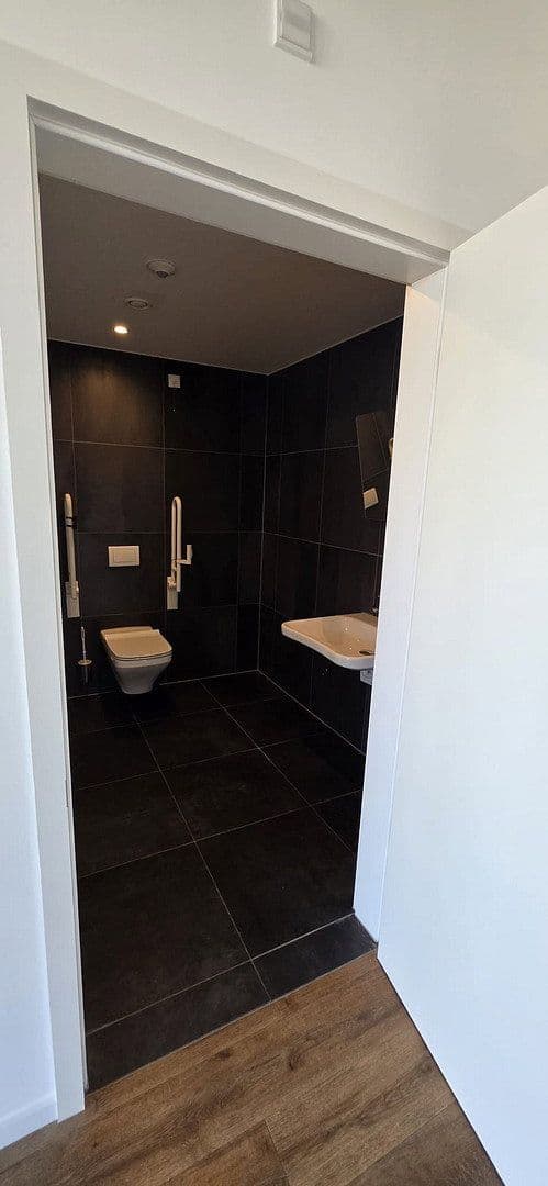 Pronájem kanceláře 206 m², Wilhelm-Leonhard-Straße 16, Kehl, Bádensko-Württembersko Pronájem kanceláře 206 m², Wilhelm-Leonhard-Straße 16, Kehl, Bádensko-Württembersko