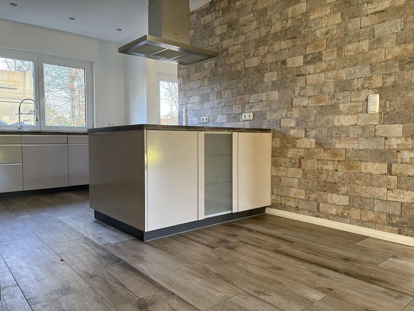 Prodej domu 268 m², pozemek 650 m², Jersbek, Jersbek, Šlesvicko-Holštýnsko Prodej domu 268 m², pozemek 650 m², Jersbek, Jersbek, Šlesvicko-Holštýnsko