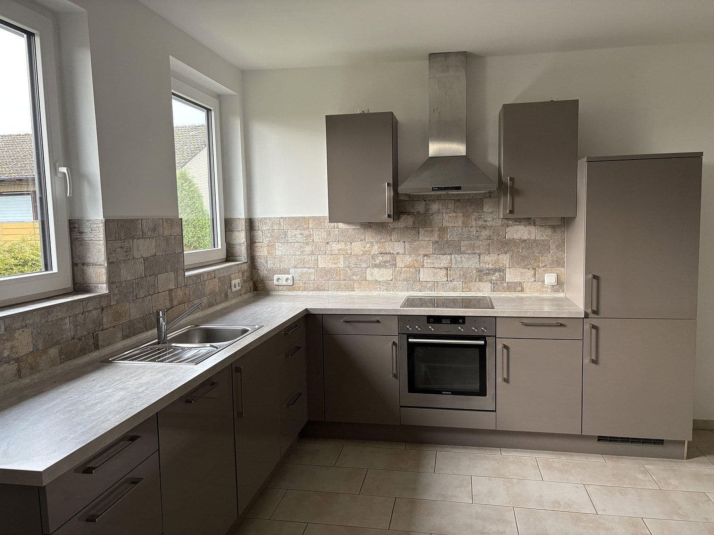 Prodej domu 268 m², pozemek 650 m², Jersbek, Jersbek, Šlesvicko-Holštýnsko Prodej domu 268 m², pozemek 650 m², Jersbek, Jersbek, Šlesvicko-Holštýnsko