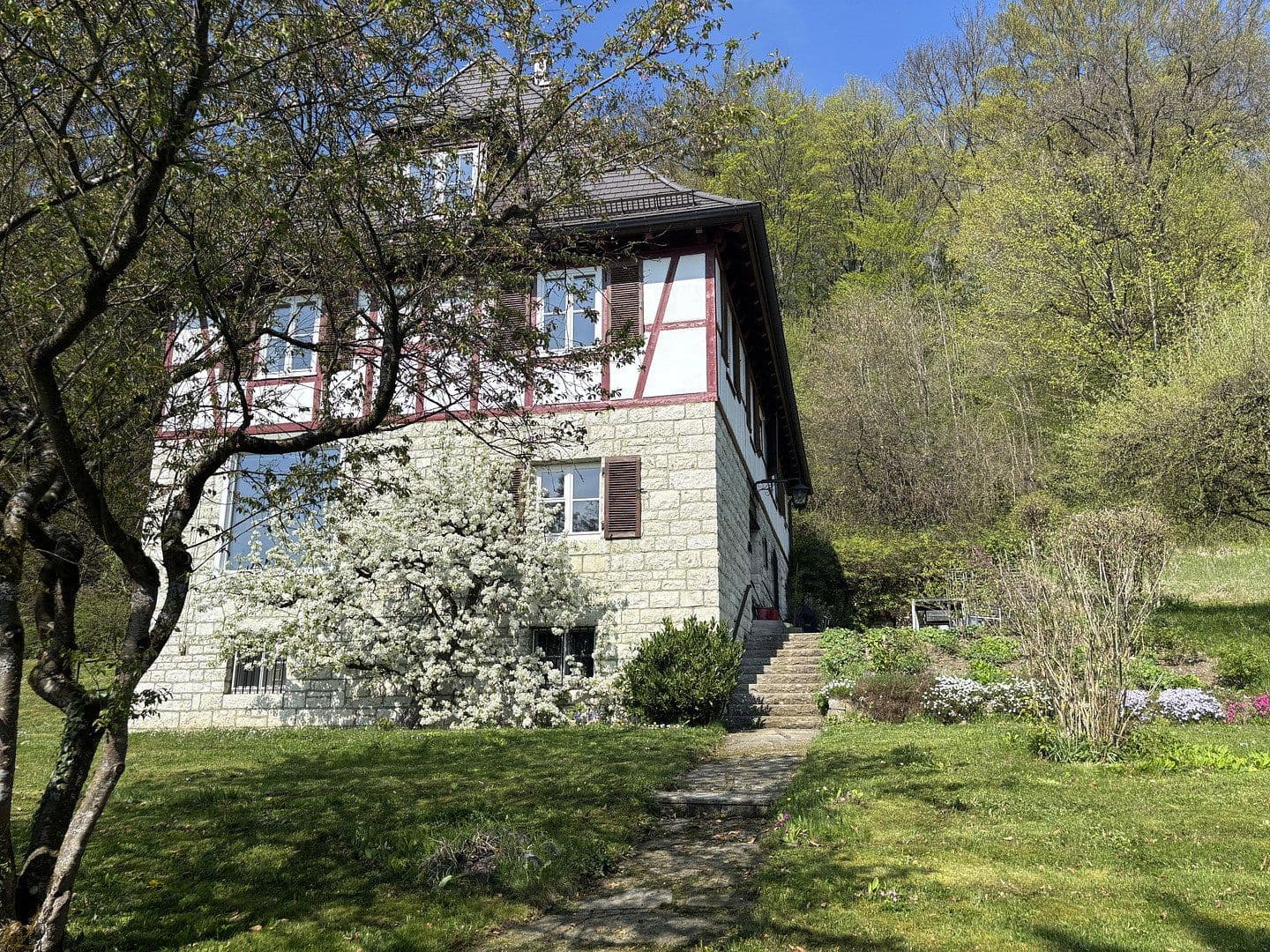 Prodej domu 312 m², pozemek 3.680 m², Westhausen, Bádensko-Württembersko Prodej domu 312 m², pozemek 3.680 m², Westhausen, Bádensko-Württembersko