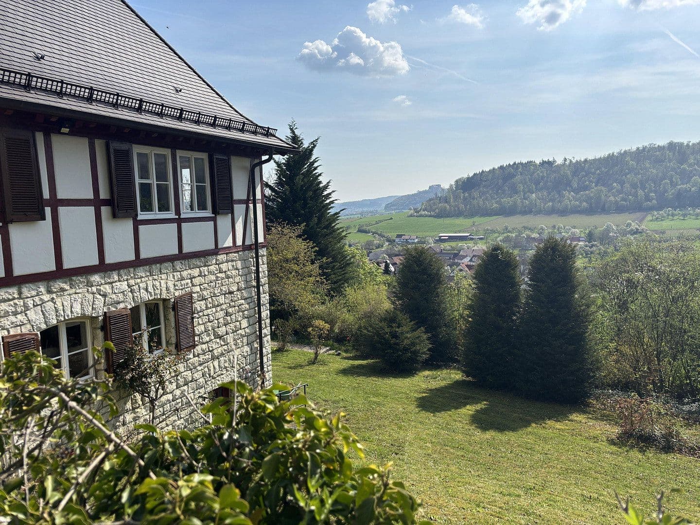 Prodej domu 312 m², pozemek 3.680 m², Westhausen, Bádensko-Württembersko Prodej domu 312 m², pozemek 3.680 m², Westhausen, Bádensko-Württembersko