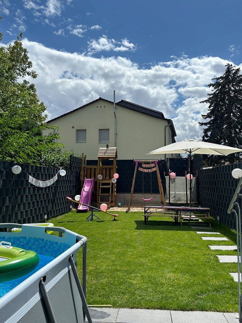 Prodej domu 125 m², pozemek 171 m², Mannheim, Bádensko-Württembersko Prodej domu 125 m², pozemek 171 m², Mannheim, Bádensko-Württembersko