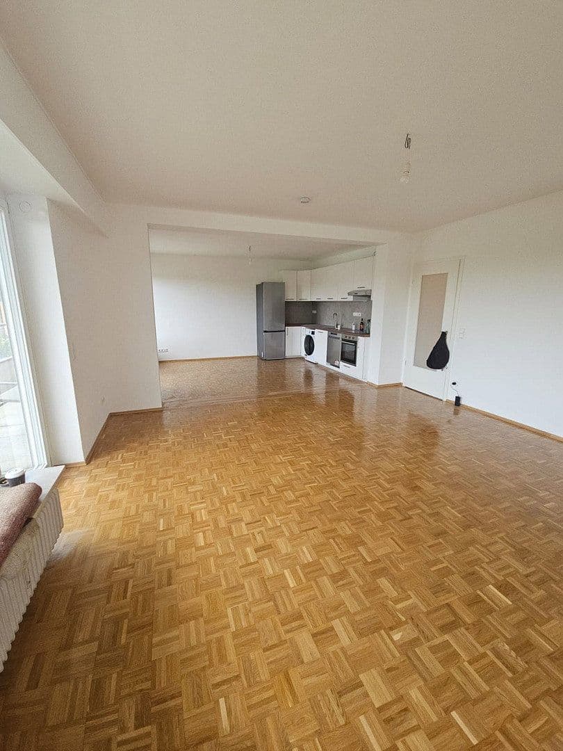 Pronájem bytu 3+1 100 m², Artur-Kutscher-Platz 1, München, Bavorsko Pronájem bytu 3+1 100 m², Artur-Kutscher-Platz 1, München, Bavorsko