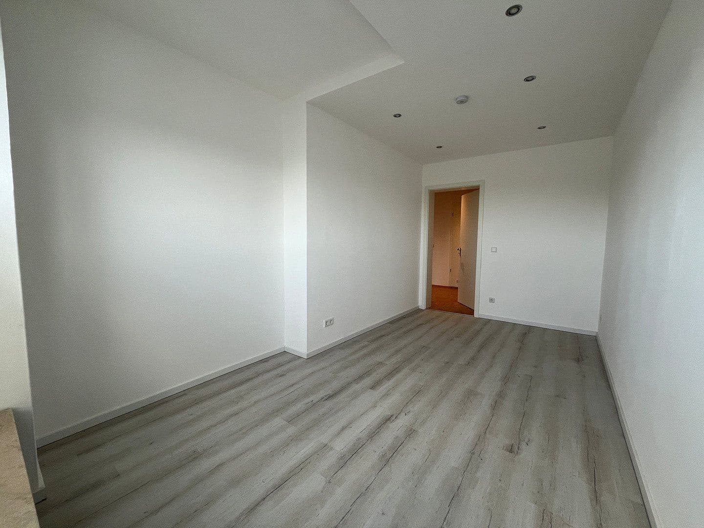 Pronájem bytu 3+1 100 m², Artur-Kutscher-Platz 1, München, Bavorsko Pronájem bytu 3+1 100 m², Artur-Kutscher-Platz 1, München, Bavorsko