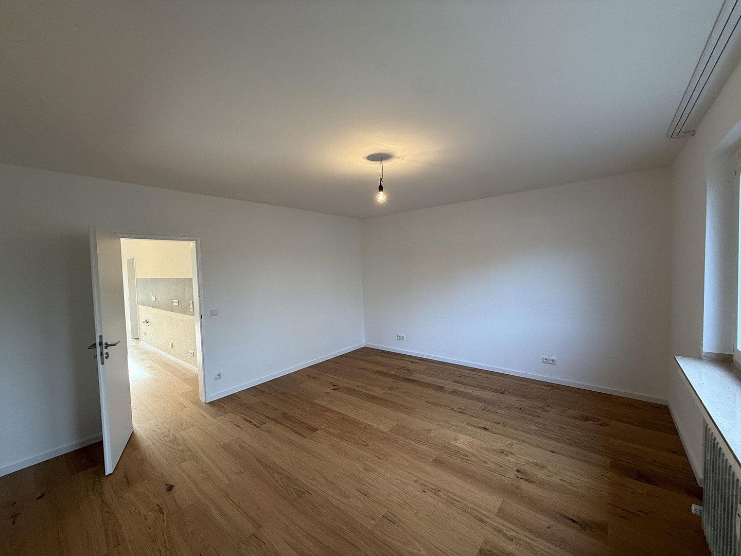 Prodej bytu 3+1 64 m², Düsseldorf, Severní Porýní-Vestfálsko Prodej bytu 3+1 64 m², Düsseldorf, Severní Porýní-Vestfálsko