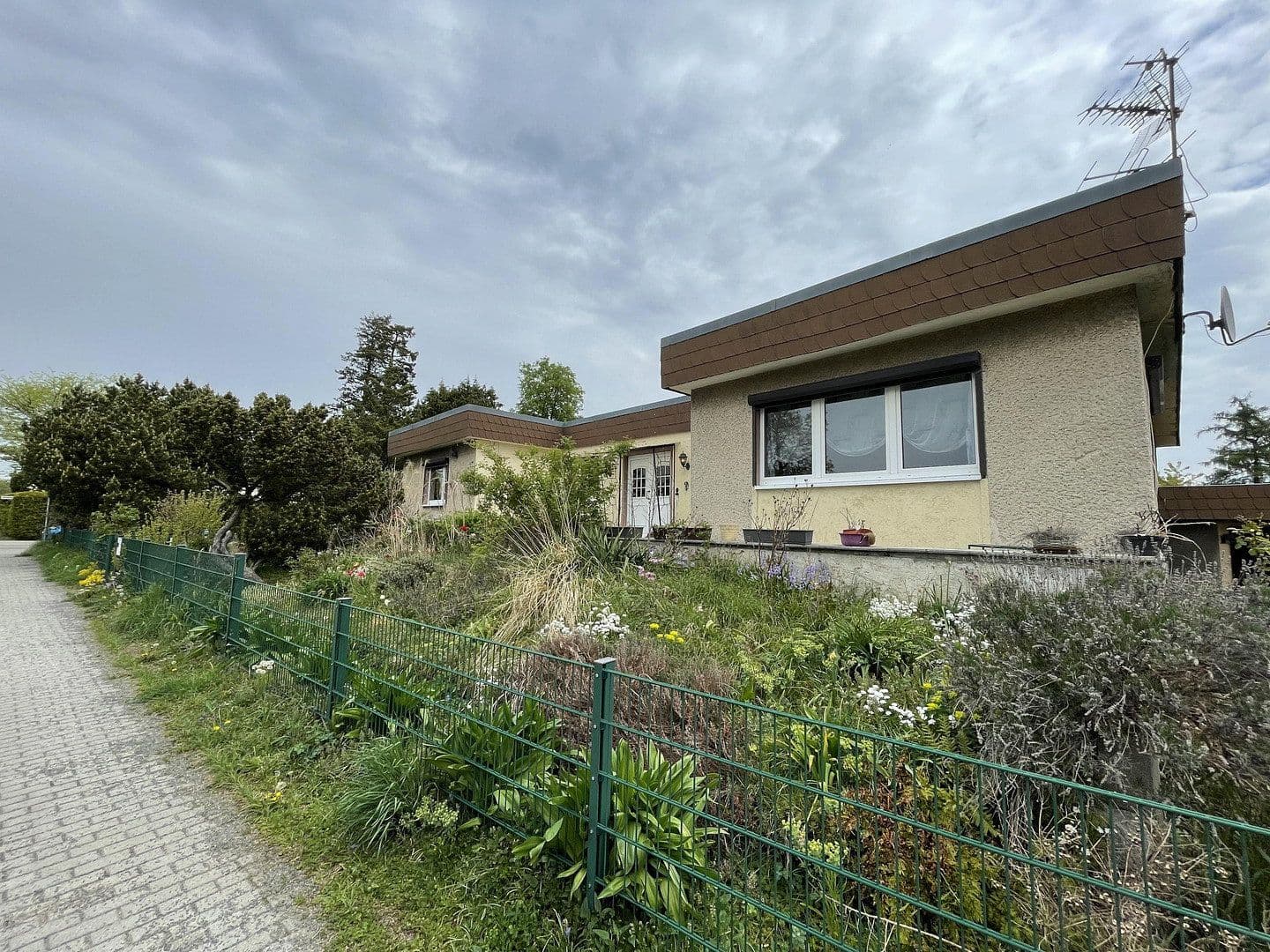 Prodej domu 145 m², pozemek 556 m², Ernst Thälmann-Strasse 13, Schönefeld, Braniborsko Prodej domu 145 m², pozemek 556 m², Ernst Thälmann-Strasse 13, Schönefeld, Braniborsko