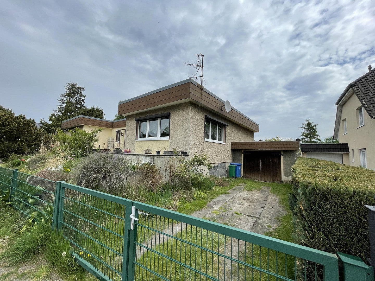 Prodej domu 145 m², pozemek 556 m², Ernst Thälmann-Strasse 13, Schönefeld, Braniborsko Prodej domu 145 m², pozemek 556 m², Ernst Thälmann-Strasse 13, Schönefeld, Braniborsko