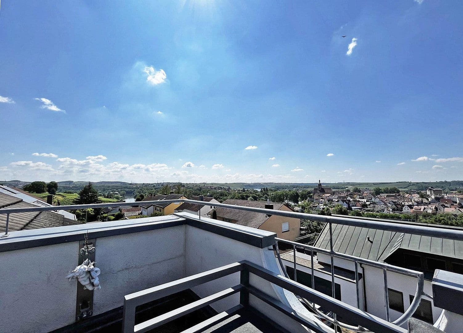 Pronájem bytu 3+kk 89 m², Lauffen am Neckar, Bádensko-Württembersko Pronájem bytu 3+kk 89 m², Lauffen am Neckar, Bádensko-Württembersko