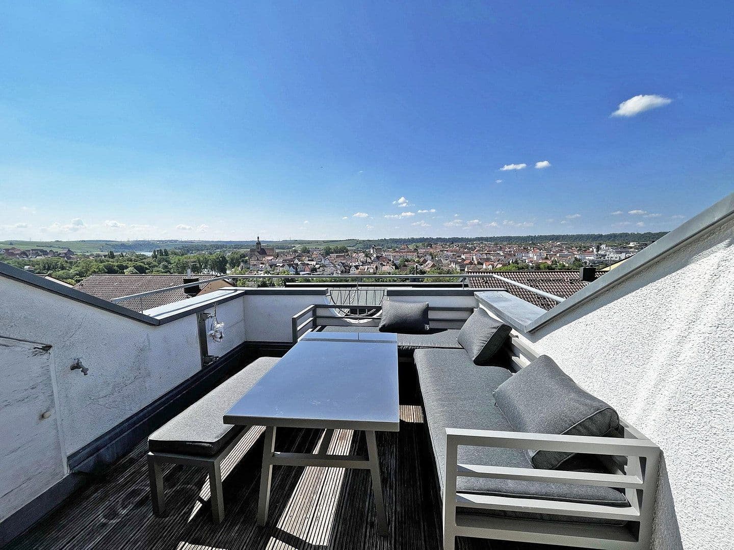 Pronájem bytu 3+kk 89 m², Lauffen am Neckar, Bádensko-Württembersko Pronájem bytu 3+kk 89 m², Lauffen am Neckar, Bádensko-Württembersko