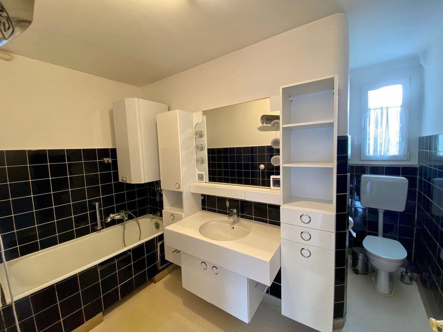 Pronájem bytu 3+1 84 m², Schillerstraße 12, Pforzheim, Bádensko-Württembersko Pronájem bytu 3+1 84 m², Schillerstraße 12, Pforzheim, Bádensko-Württembersko