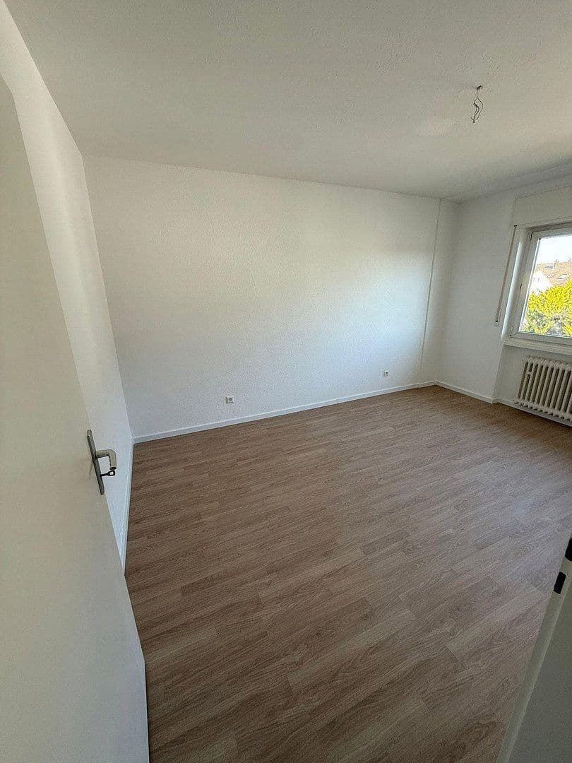 Pronájem bytu 4+1 99 m², Eggenstein-Leopoldshafen, Bádensko-Württembersko Pronájem bytu 4+1 99 m², Eggenstein-Leopoldshafen, Bádensko-Württembersko