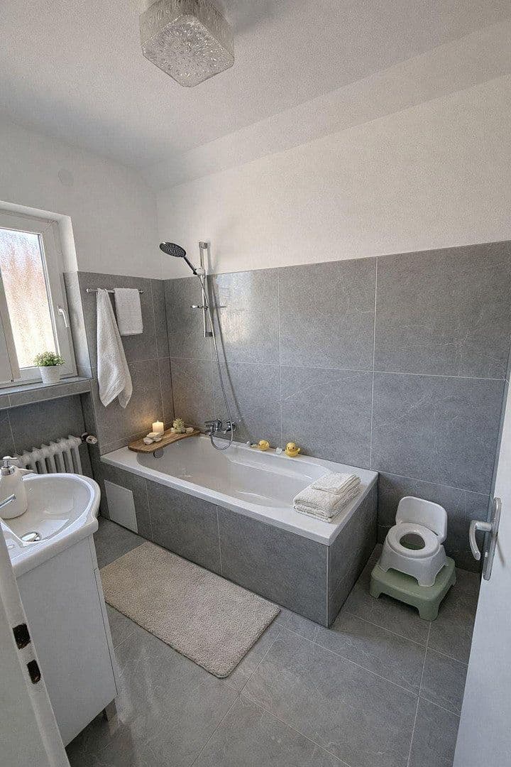 Pronájem bytu 4+1 99 m², Eggenstein-Leopoldshafen, Bádensko-Württembersko Pronájem bytu 4+1 99 m², Eggenstein-Leopoldshafen, Bádensko-Württembersko