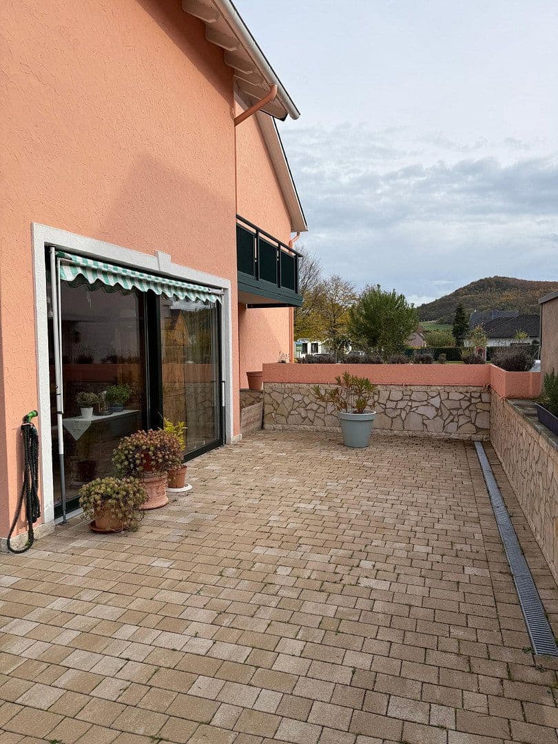 Prodej domu 280 m², pozemek 564 m², Kruft, Porýní-Falc Prodej domu 280 m², pozemek 564 m², Kruft, Porýní-Falc