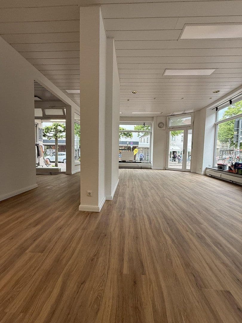 Pronájem nebytového prostoru 126 m², Bahnhofstr. 2, Bad Schwartau, Šlesvicko-Holštýnsko Pronájem nebytového prostoru 126 m², Bahnhofstr. 2, Bad Schwartau, Šlesvicko-Holštýnsko