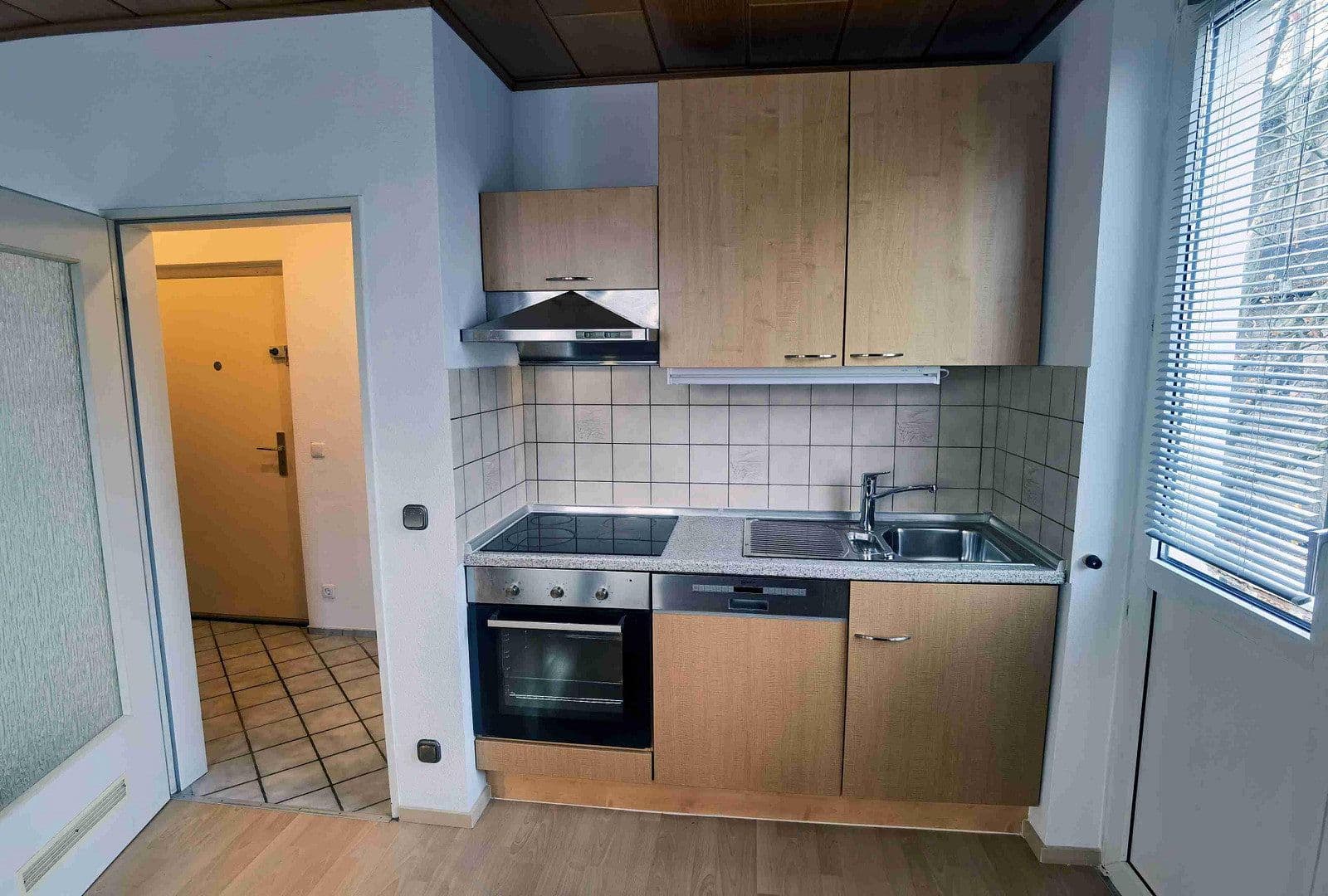 Pronájem bytu 2+1 35 m², Deutzer Freiheit 66a, Köln, Severní Porýní-Vestfálsko Pronájem bytu 2+1 35 m², Deutzer Freiheit 66a, Köln, Severní Porýní-Vestfálsko