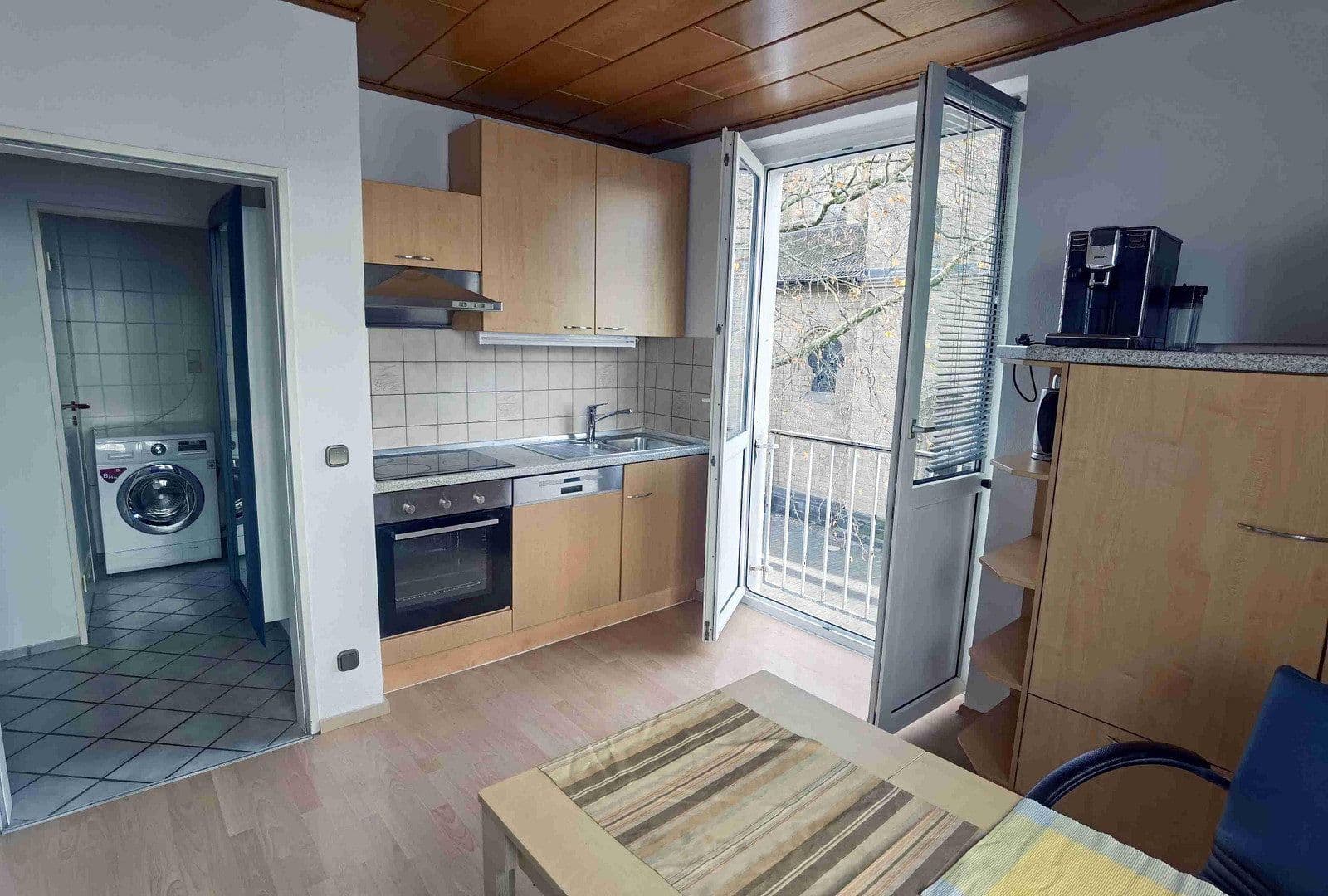 Pronájem bytu 2+1 35 m², Deutzer Freiheit 66a, Köln, Severní Porýní-Vestfálsko Pronájem bytu 2+1 35 m², Deutzer Freiheit 66a, Köln, Severní Porýní-Vestfálsko