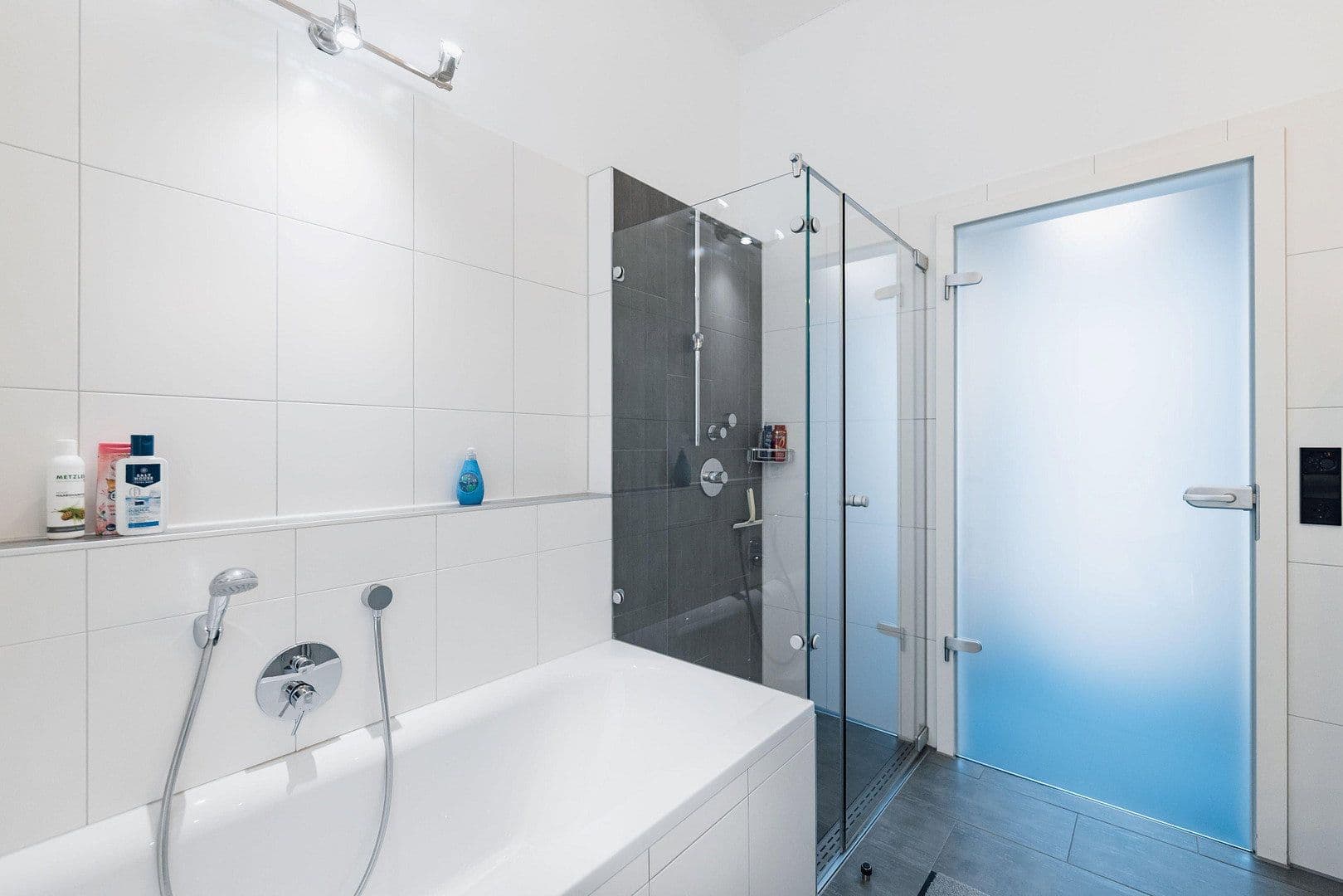 Prodej domu 173 m², pozemek 978 m², Ellwangen (Jagst), Bádensko-Württembersko Prodej domu 173 m², pozemek 978 m², Ellwangen (Jagst), Bádensko-Württembersko