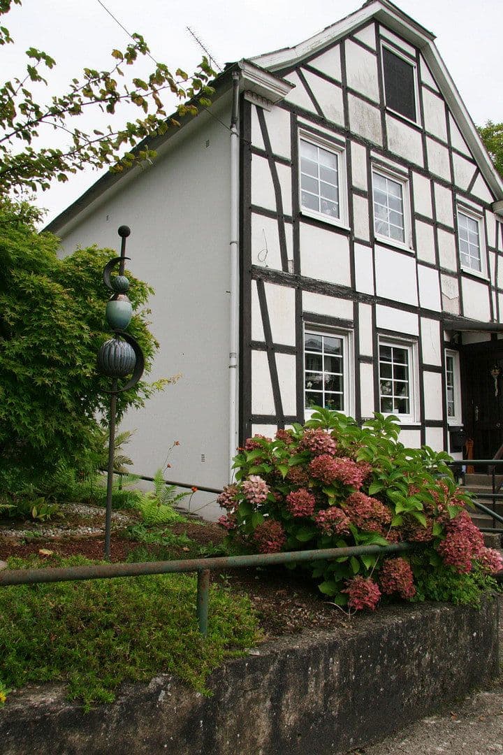 Prodej domu 102 m², pozemek 282 m², Kohlfurther Straße 13, Solingen, Severní Porýní-Vestfálsko Prodej domu 102 m², pozemek 282 m², Kohlfurther Straße 13, Solingen, Severní Porýní-Vestfálsko