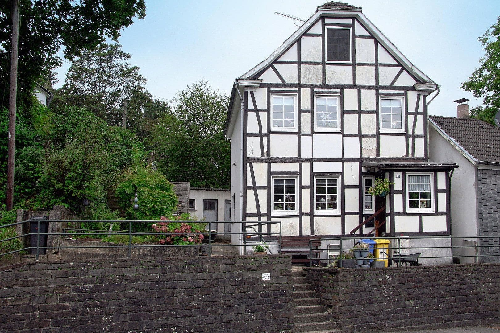 Prodej domu 102 m², pozemek 282 m², Kohlfurther Straße 13, Solingen, Severní Porýní-Vestfálsko Prodej domu 102 m², pozemek 282 m², Kohlfurther Straße 13, Solingen, Severní Porýní-Vestfálsko