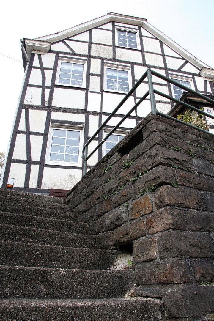 Prodej domu 102 m², pozemek 282 m², Kohlfurther Straße 13, Solingen, Severní Porýní-Vestfálsko Prodej domu 102 m², pozemek 282 m², Kohlfurther Straße 13, Solingen, Severní Porýní-Vestfálsko