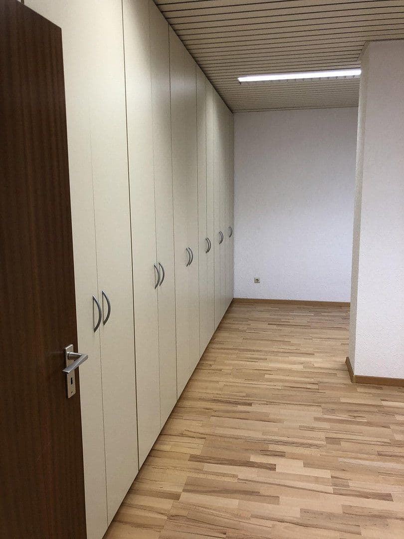 Pronájem kanceláře 55 m², Göppingen, Bádensko-Württembersko Pronájem kanceláře 55 m², Göppingen, Bádensko-Württembersko