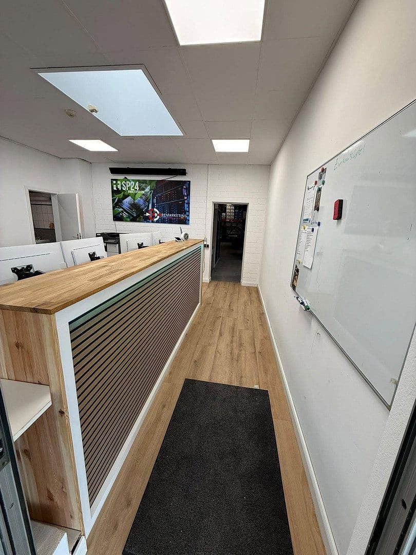 Pronájem nebytového prostoru 980 m², Brendelweg 168, Delmenhorst, Dolní Sasko Pronájem nebytového prostoru 980 m², Brendelweg 168, Delmenhorst, Dolní Sasko