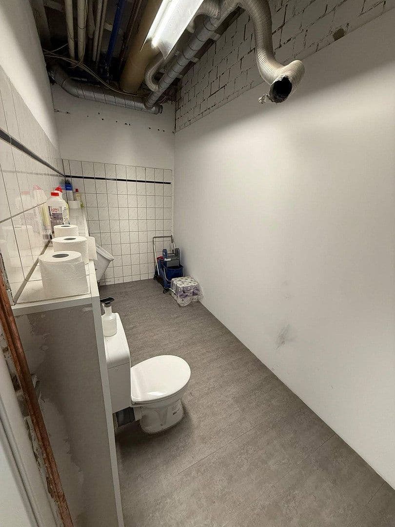 Pronájem nebytového prostoru 980 m², Brendelweg 168, Delmenhorst, Dolní Sasko Pronájem nebytového prostoru 980 m², Brendelweg 168, Delmenhorst, Dolní Sasko